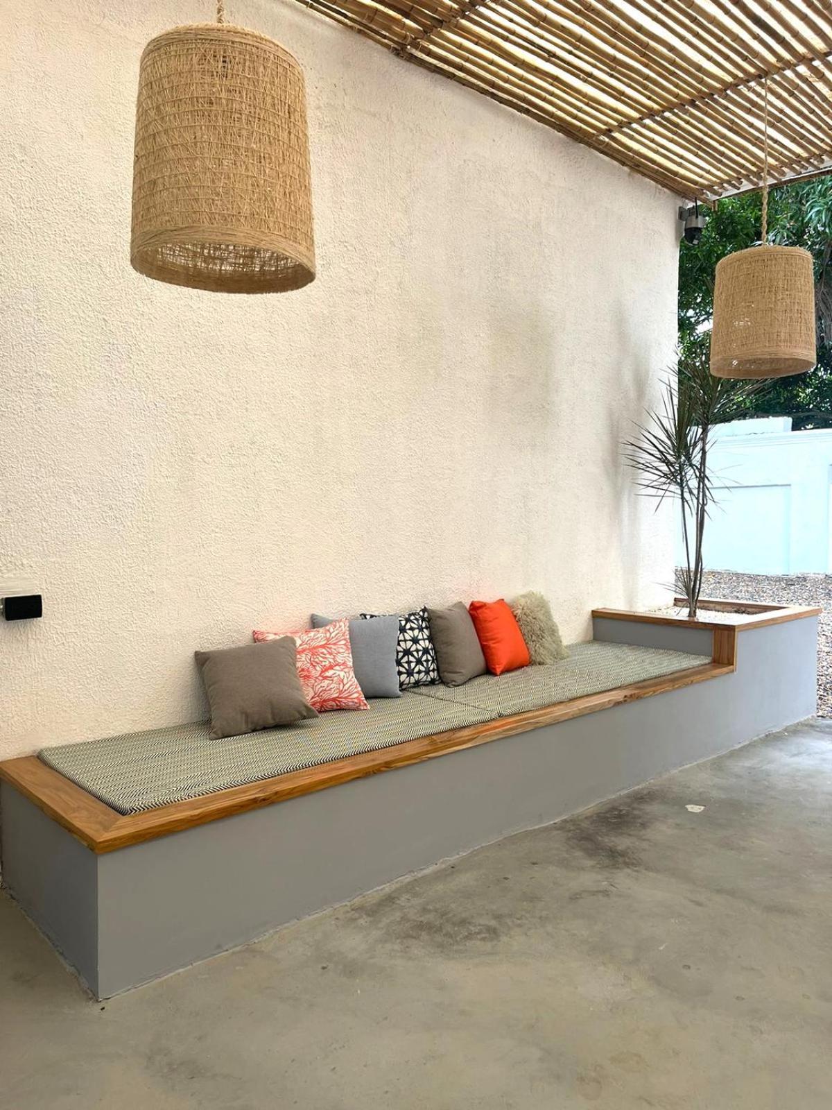 Habitación con cama extragrande.